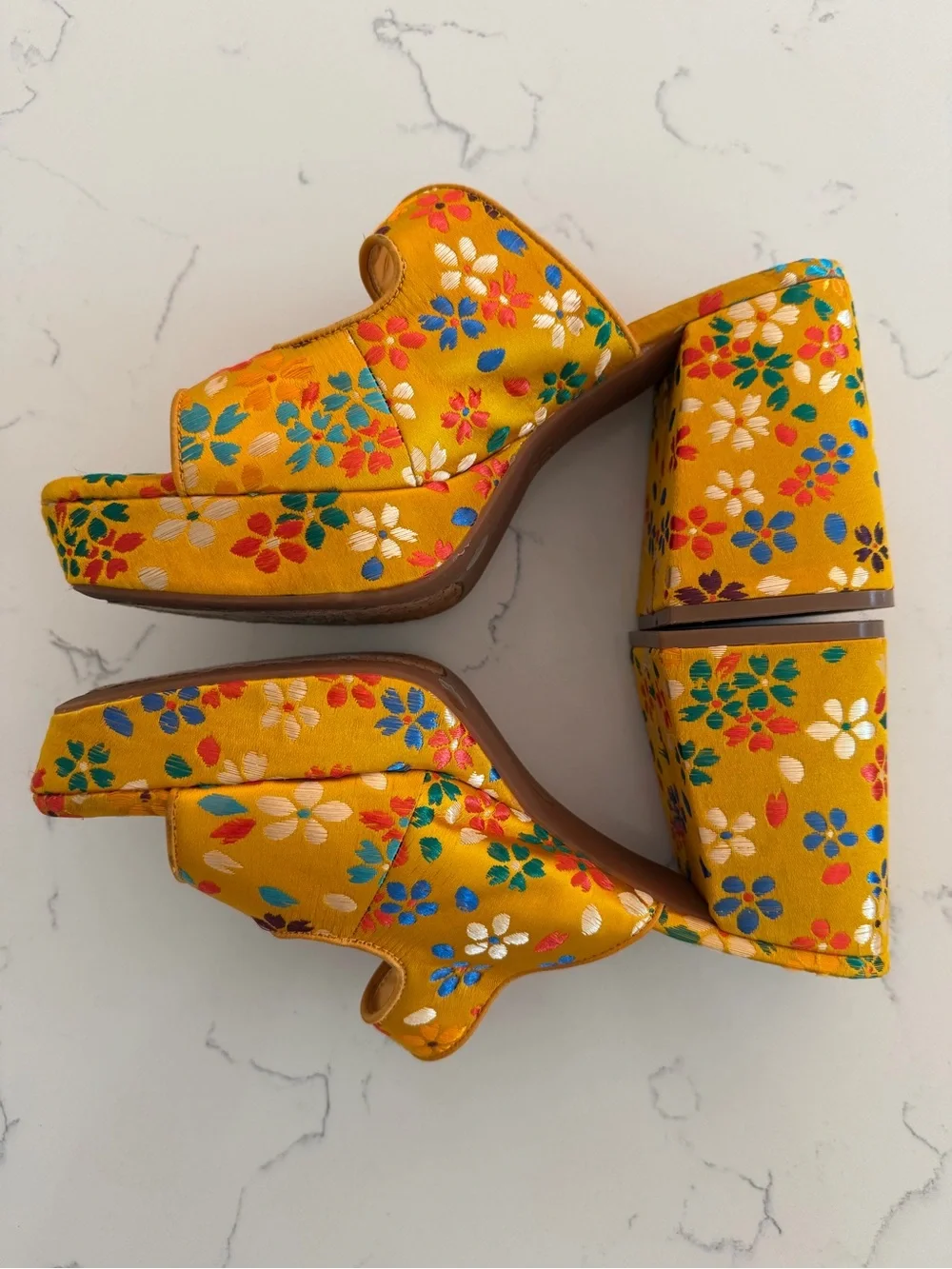 Gianni Bini Ulti-Mate Floral Rhinestone Platform Heels 9.5 Retro 70s Yellow